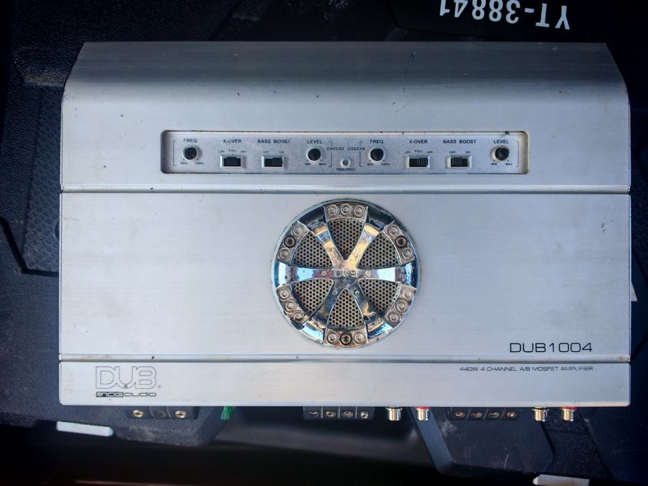 Vând amplificator auto DUB1004