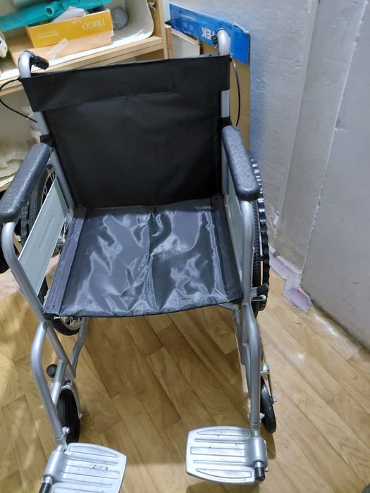 Продам инвалидную коляску