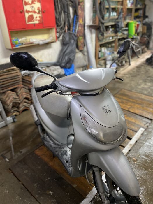 Скутер peugeot looxor 50кубика