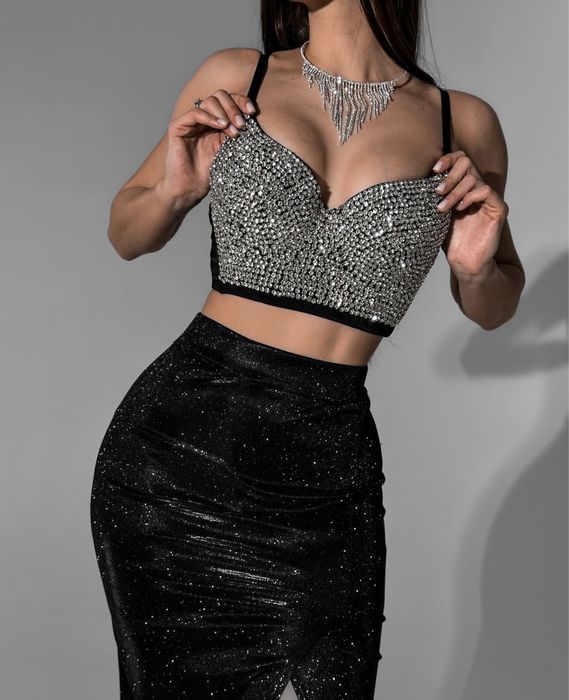 Прекрасный топ со стразами