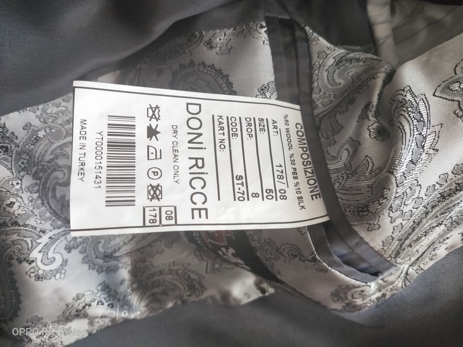 Продам новый костюм