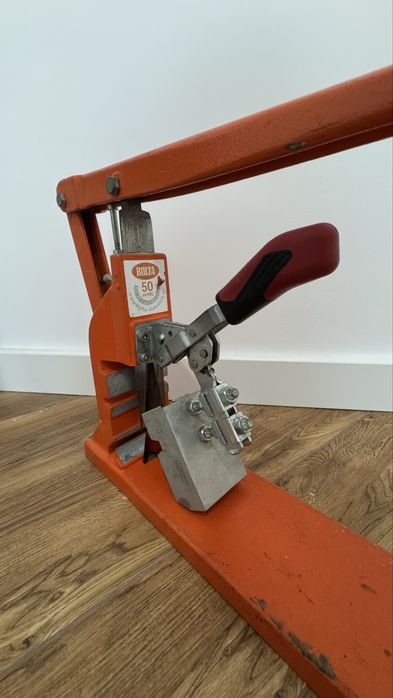 Presa profesionala de taiat, decupat plinta de MDF, la unghi de 45