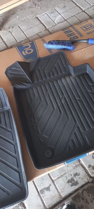 Продам коврики в салон