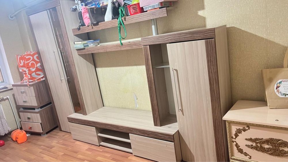 Прихожка с зеркалой, шкафы