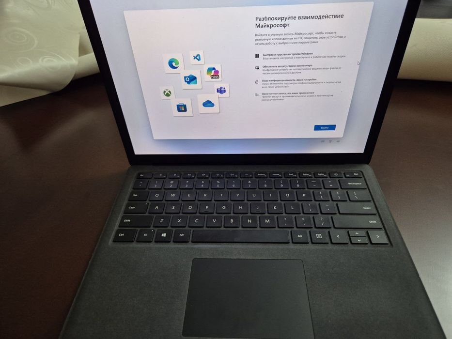 Продаётся ноутбук Microsoft Surface, мышка и кулер