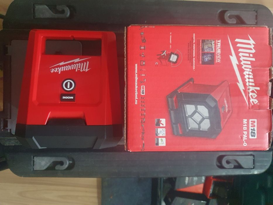 Vind lanterna Milwauke M 18 PAL-o