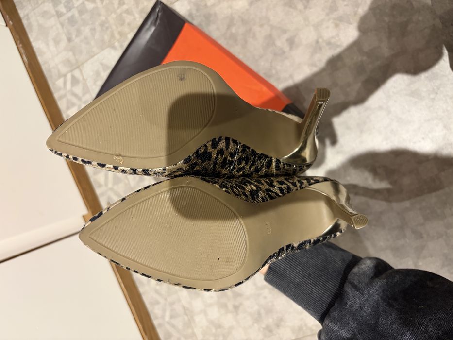 Нови дамски обувки на ток Guess