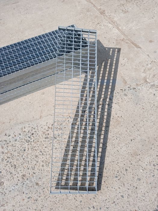 Vând trepte zinacate metalice pentru detali sunat la numarul de telefon 0733 155 058