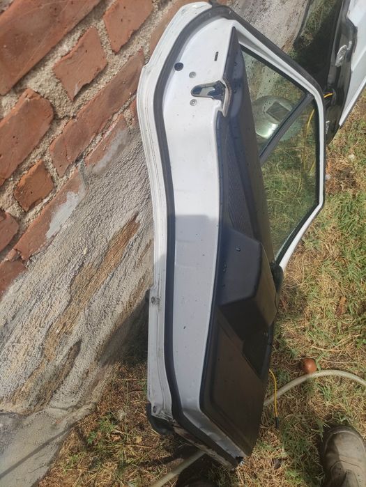 Врата отМерцедес 190