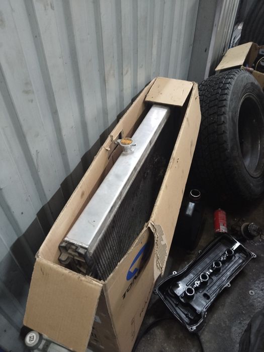 Радиатор ленд Крузер 200 целый