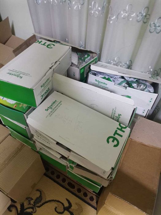 Розетки, выключатели одного из мировых лидеров "Schneider Electric"