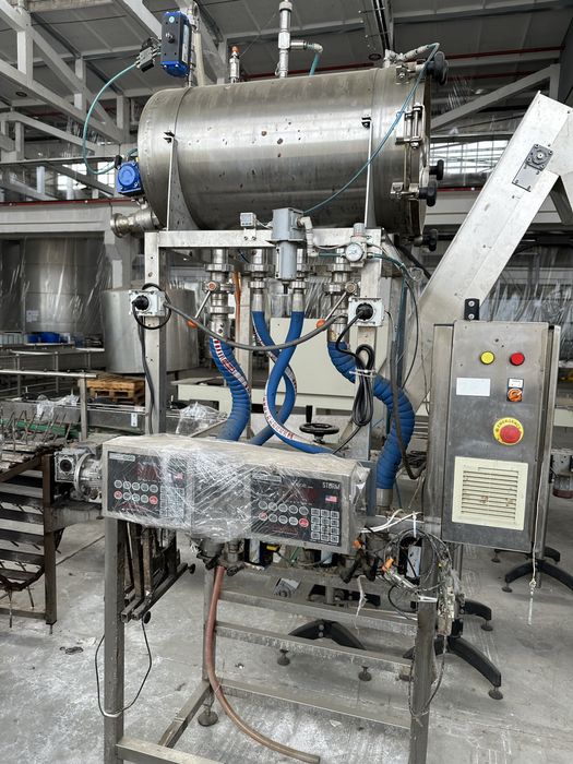 Линия за автоматично пълнене, затваряне на капак и поставяне на етикет