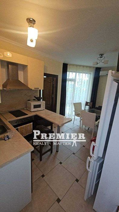 Продава се двустаен апартамент на първа линия в Свети Влас