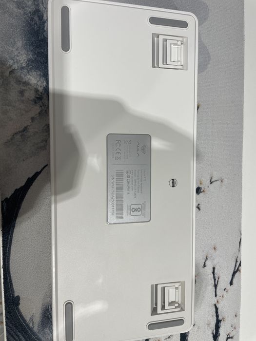 Срочно продаю Aula F75
