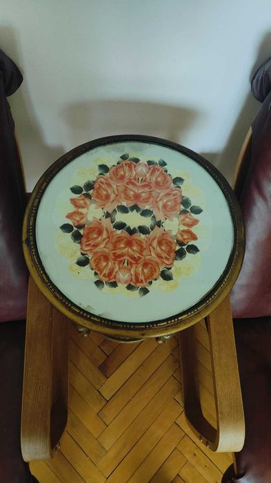 Masuta eleganta, piesa unicat din Orientul Mijlociu