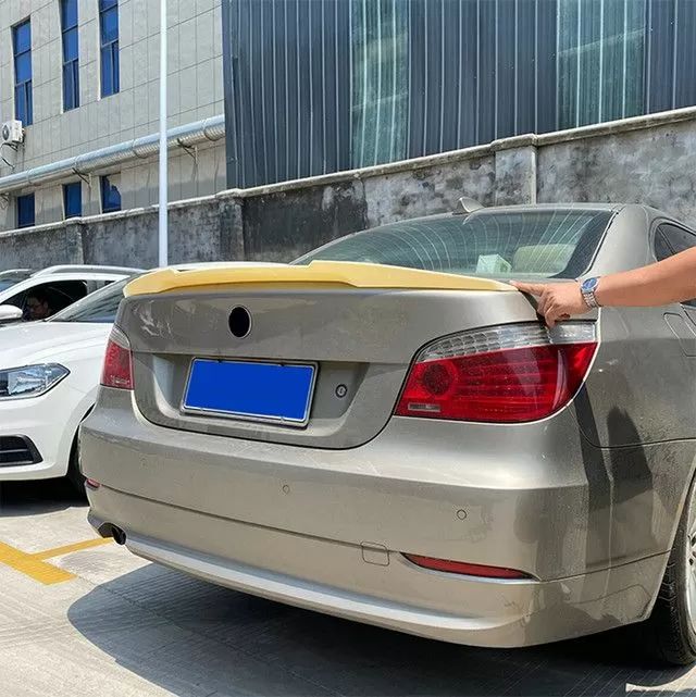 Спойлер за багажник BMW E60 (2004-2010) M4 Style - Carbon