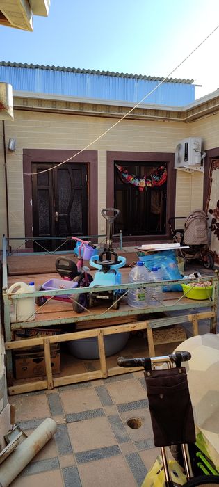 Зилони бозорда 3 хонали ховли сотилади евро ремонт килинган шароит зур