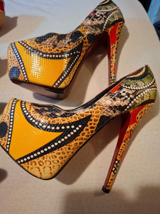 Pantofi cu platforma si toc analt