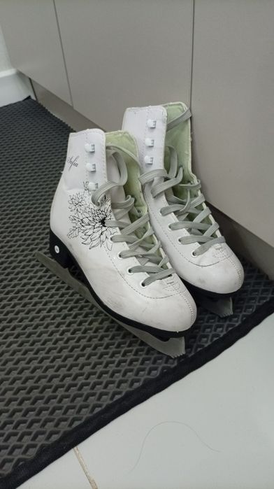 Продам коньки для девочки