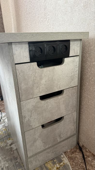 Маникюрный стол со стульями