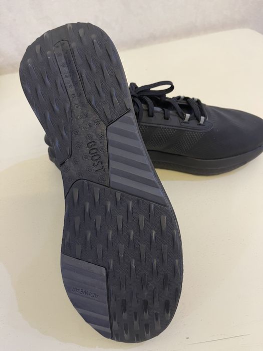 Крассовки « Адидас» 43 размер оригинал