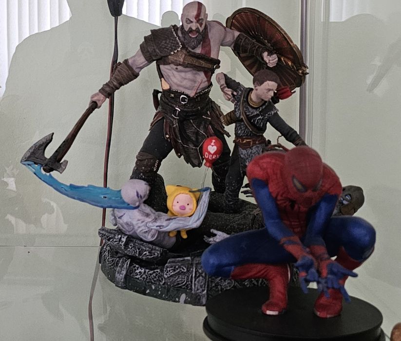 Продавам колекционерски фигури.