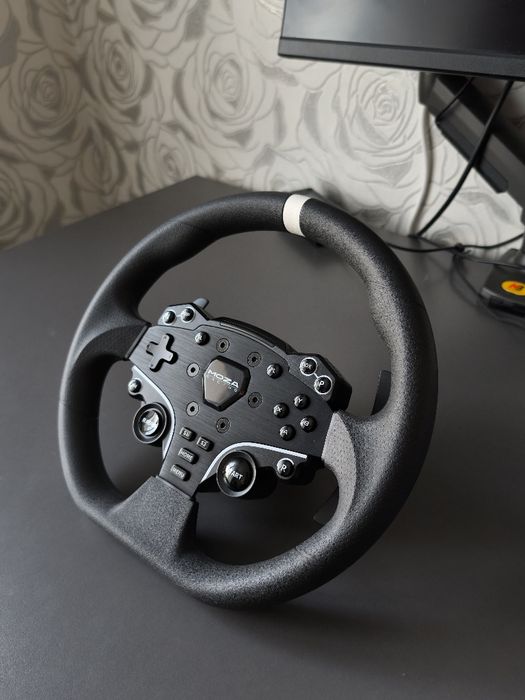 Продам игровой руль Moza R3