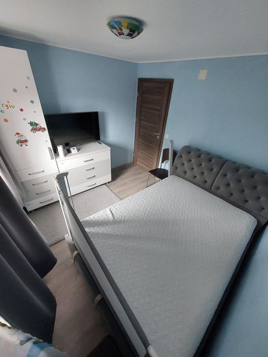 Vand apartament complet renovat, mobilat si utilat, 3 camere, decomandat, 2 bai, etajul 2, proprietar