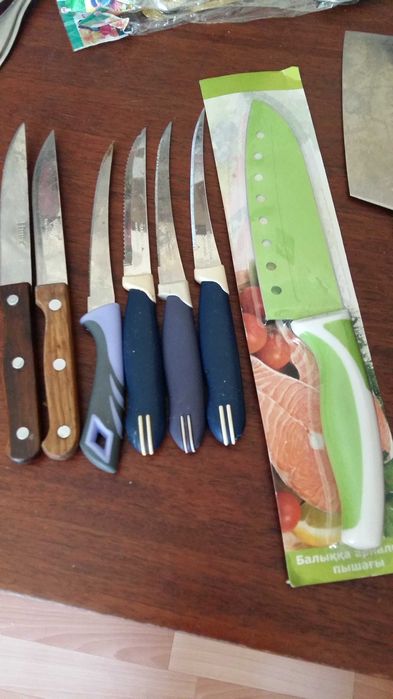 Ножи и столовые приборы