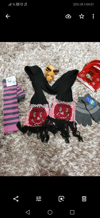 Нов комплект шал , ръкавици и чорапи - машинно плетиво