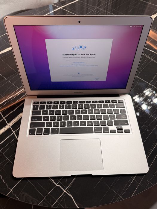 MacBook Air 13,3” 2017 i5 1.8GHz / 8GB RAM / SSD 128GB – Impecabil