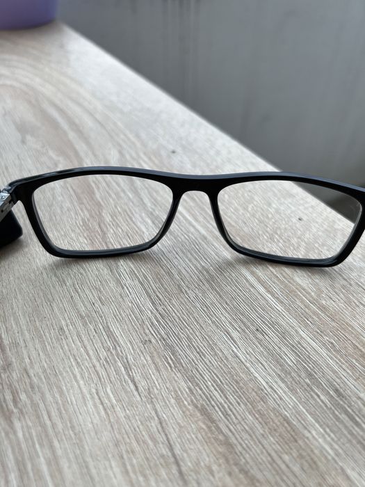 Ochelari vedere drept: -0,50; stang: -0,25