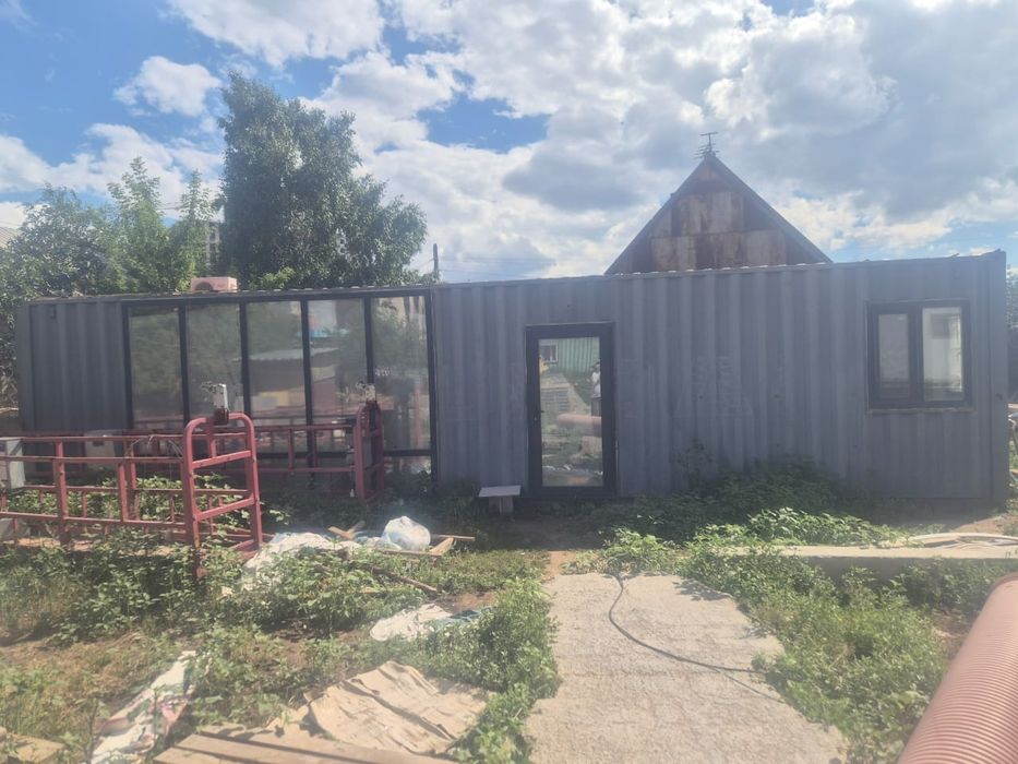 Продам 2 контейнера