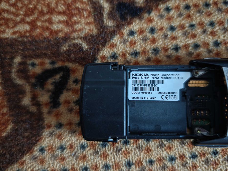 Продавам Nokia 8210 и Nokia 8910i