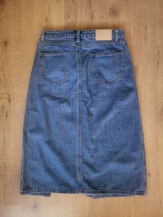 Дънкова пола с цепка