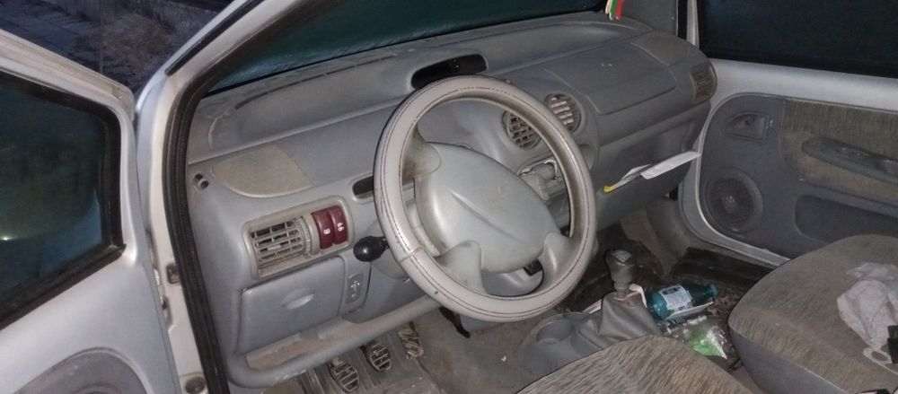 Рено Туинго на части