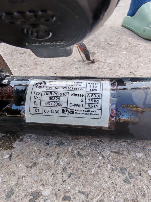 Теглич разглобяем за SKODA OKTAVIA 2 оригинален. 2009 година.