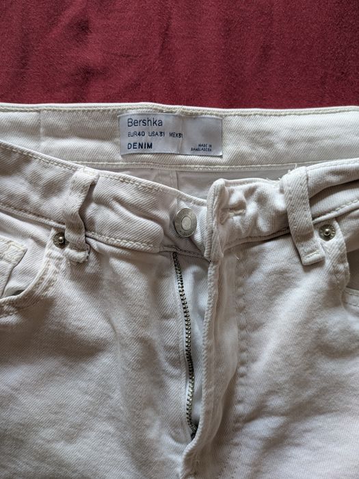 Blugi albi Bershka 31/s