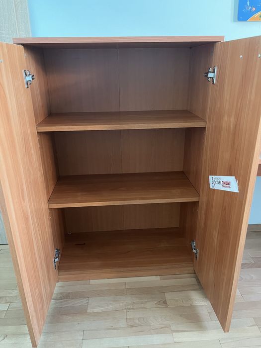 Комплект шкафове с бюро