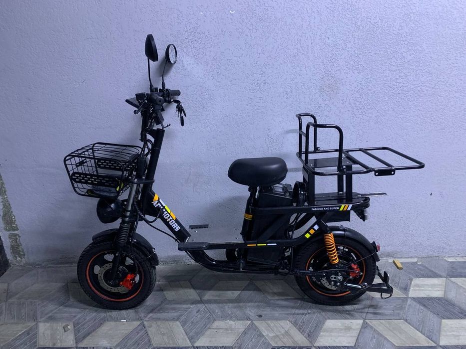 Elektri sukuter kuryerlar uchun