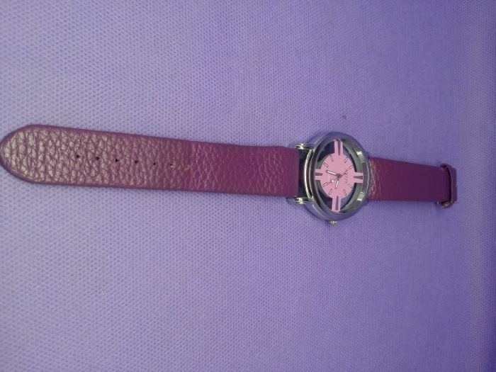 Продавам 3 броя кварцови часовника