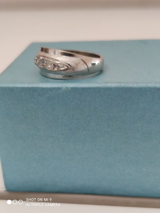 Золотое кольцо с бриллиантами