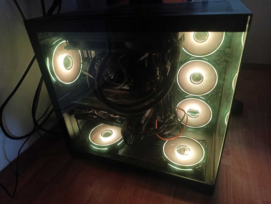 PC Gaming  Ryzen 5 5600x, RX 5700XT 8GB, 32GB RAM, 2.4TB SSD  + Monitoare+ Periferice