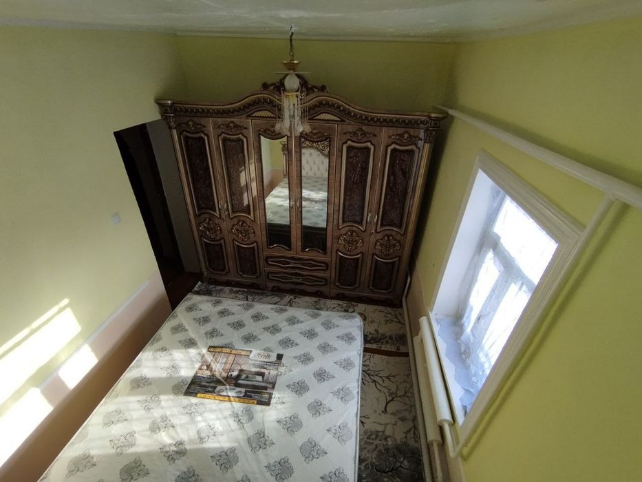 Uy srochna sotiladi 8xona, 8,5 sotix joy