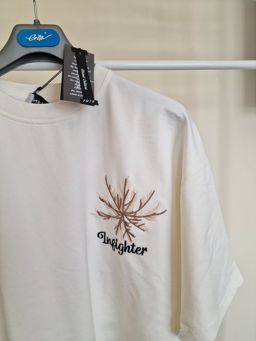 Страхотни тениски , овърсайз,  унисекс 
INFINGTER 
Най-висок клас материя и
изработка
Размери  S M L XL 2XL 
Всеки един артикул разполага с QRкод за
п