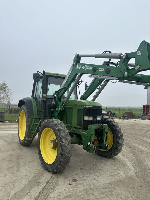 John deere 6800.