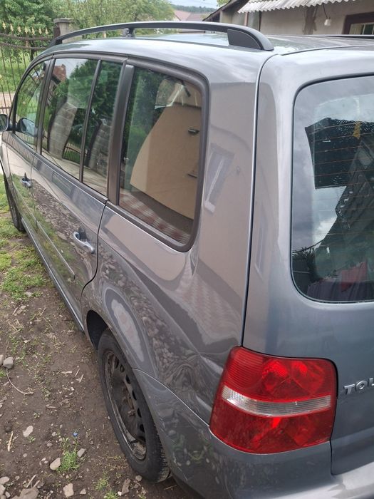 VOLKSWAGEN Touran 0 — imagine 4
