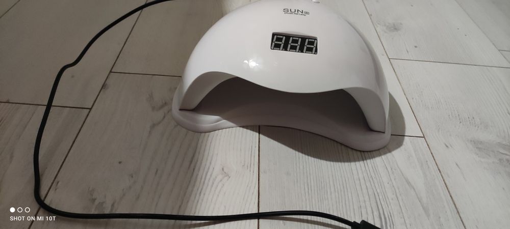 Нова Ув лампа за гел лак