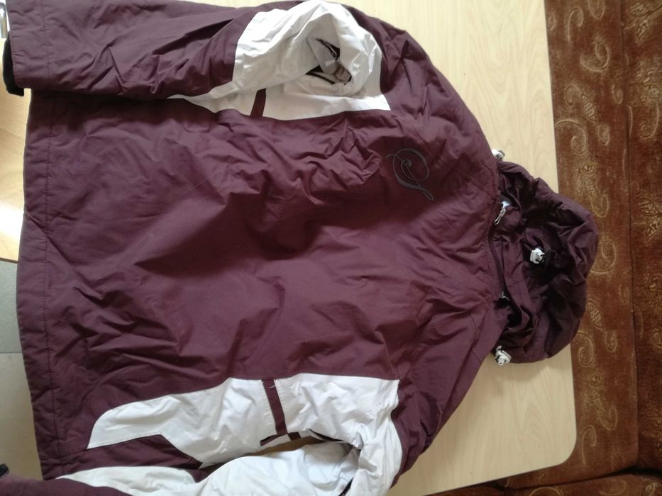 Продавам дамско скиорско яке