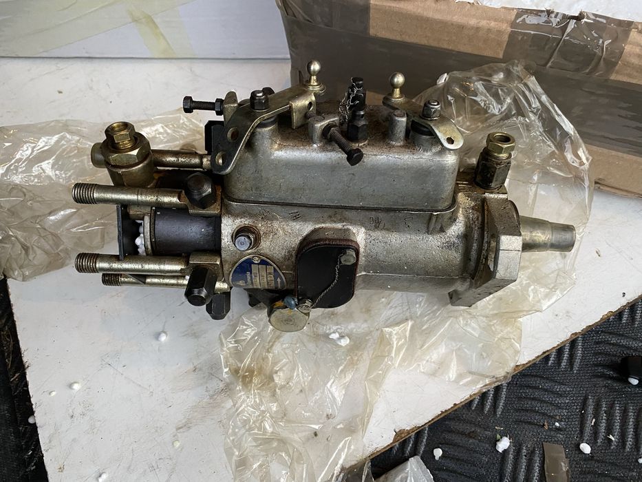 Pompa injectie tractor / utilaje , motor 6 cilindrii - NOUA